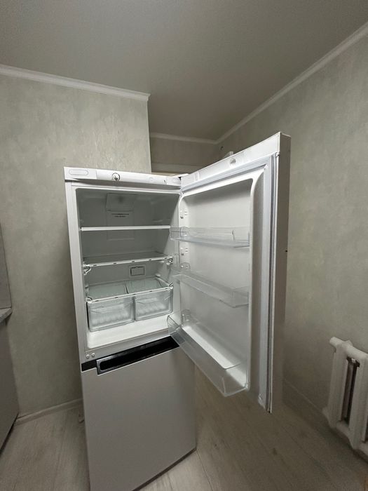 Холодильник Indesit