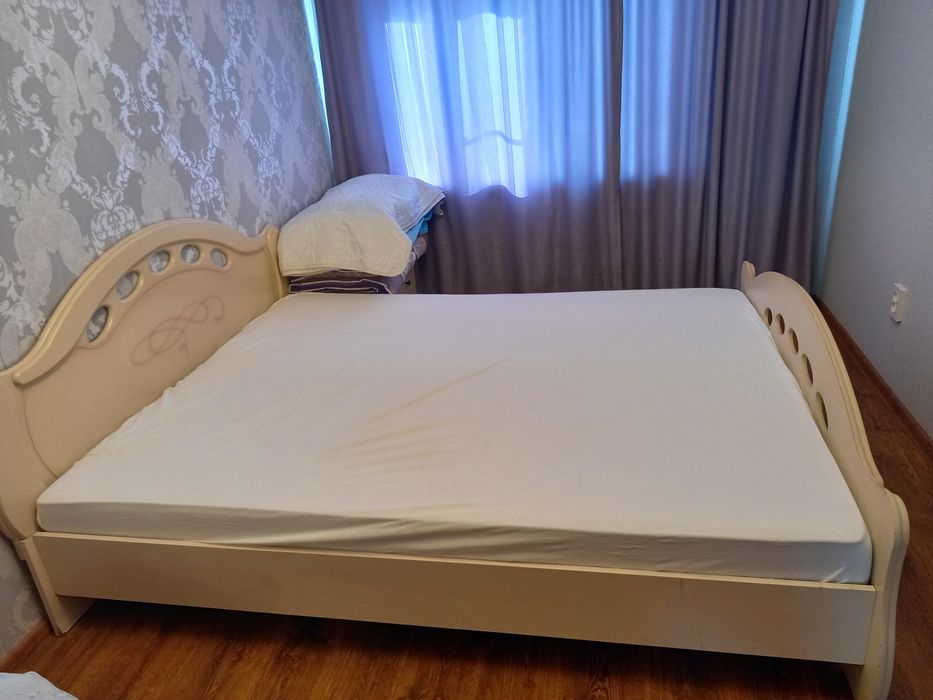 Двухместный спальный кровать