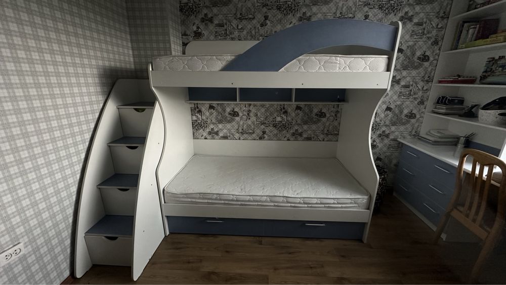 Двухъярусная кровать
