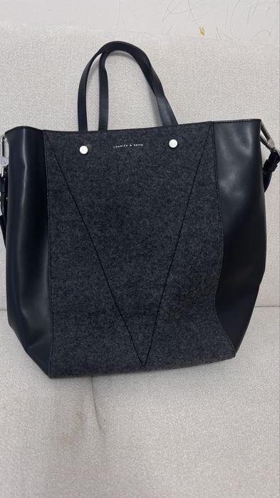 Черно-серая сумка Charles&keith