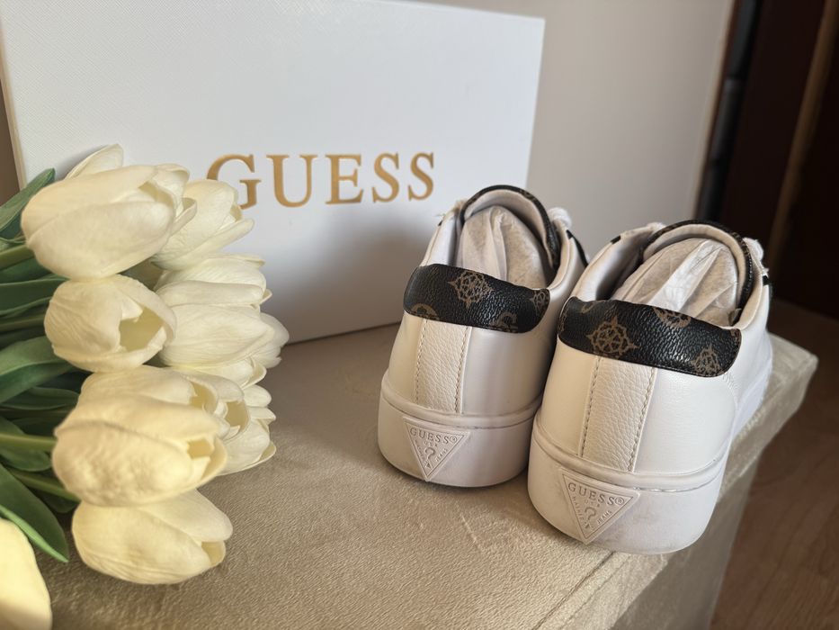 Бели обувки Guess, р-р 39