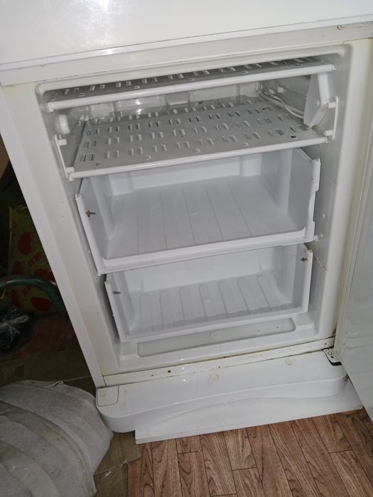 Продам холодильник индезит