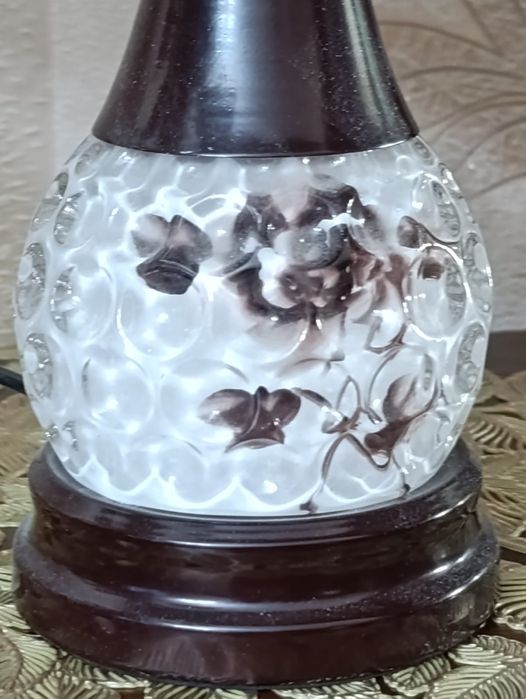 Продам настольную лампу