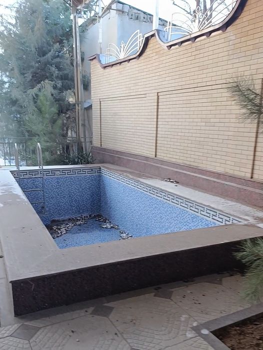 Срочна шахар марказида 10 соток ховли сотилади