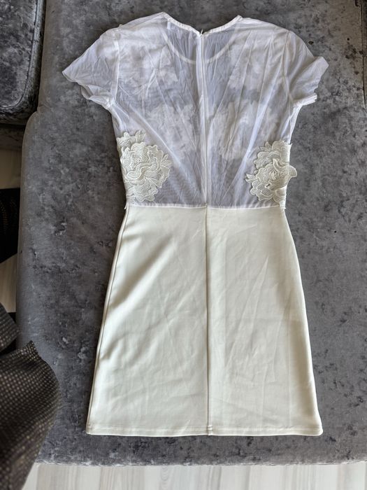 Бяла официална вечерна рокля