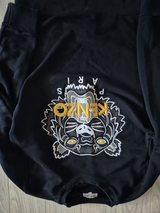 Pulover Kenzo negru cu logo tigru model Nou
Stare foarte bună, fără de