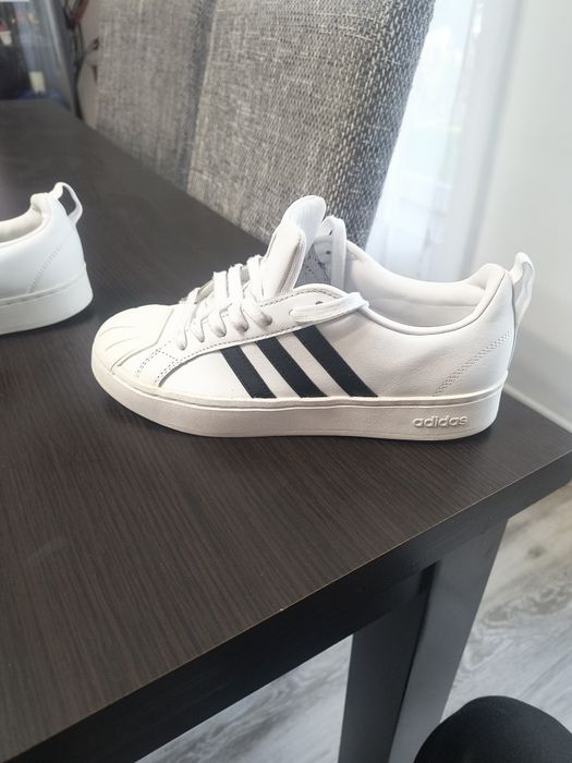 Adidas  snekears