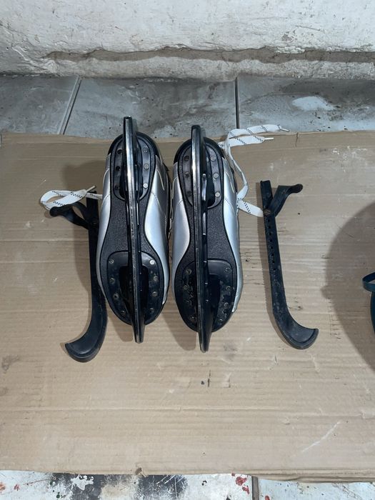 Продам хокейнные коньки 44 размера