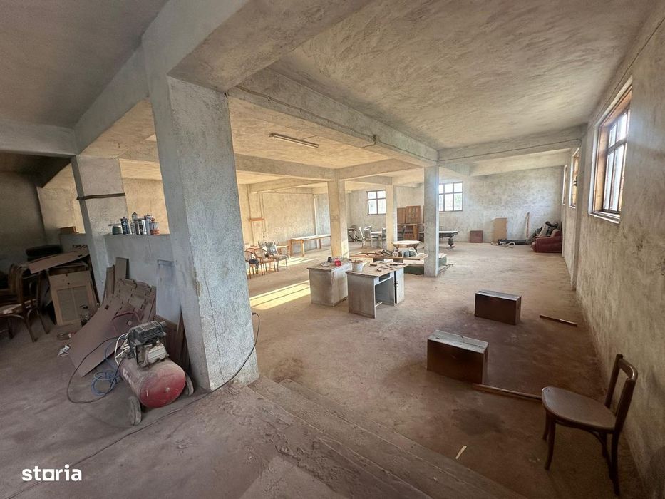 Casa/Hala 1000 mp p+1+m si cabana 130 mp, teren 977, 3 km  de Pitesti