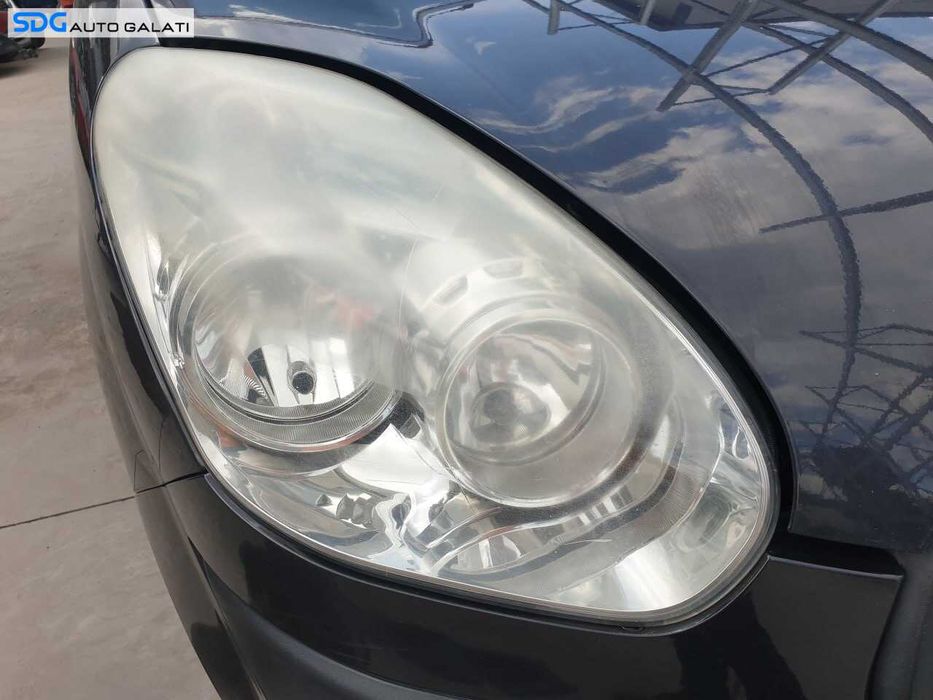 Far Faruri Dreapta cu Halogen Fara Lupa Fiat Doblo 2 2009 - 2015 [Q4800]