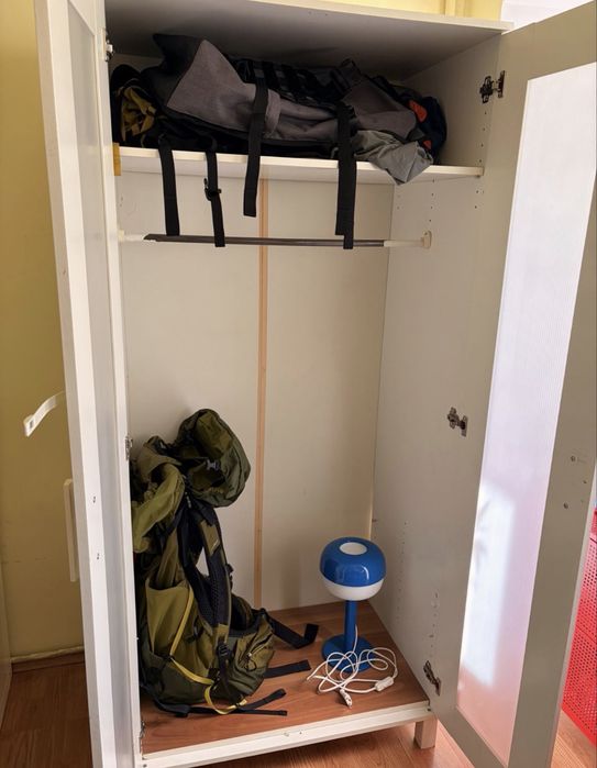 dulap Ikea cu usi transparente