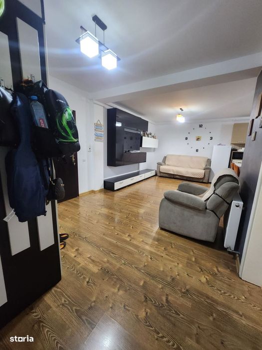 Apartament cu 3 camere, 61 mp, 2 balcoane, zona Florilor