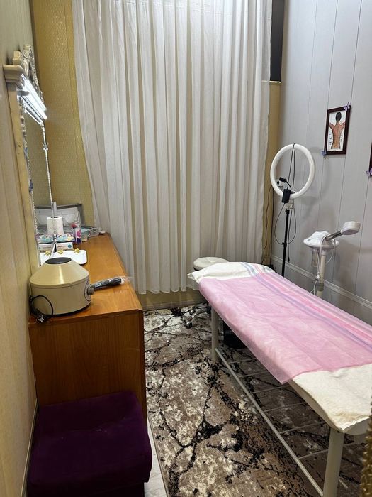 Продаётся мебель из Салона и косметологические аппараты