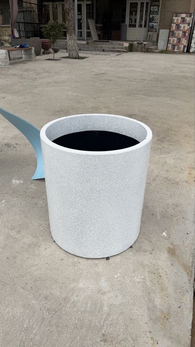 Кашпо вазоны из бетона с логотипом компании Кашпо гул туваклари