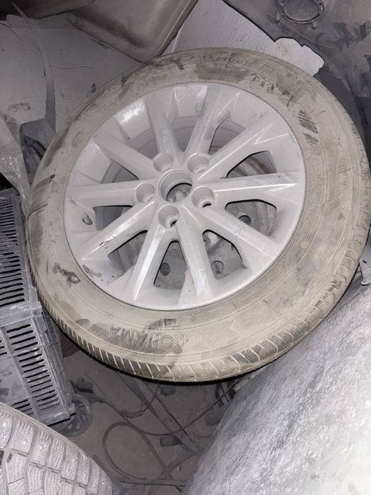 Продам диск с шиной Toyota Camry