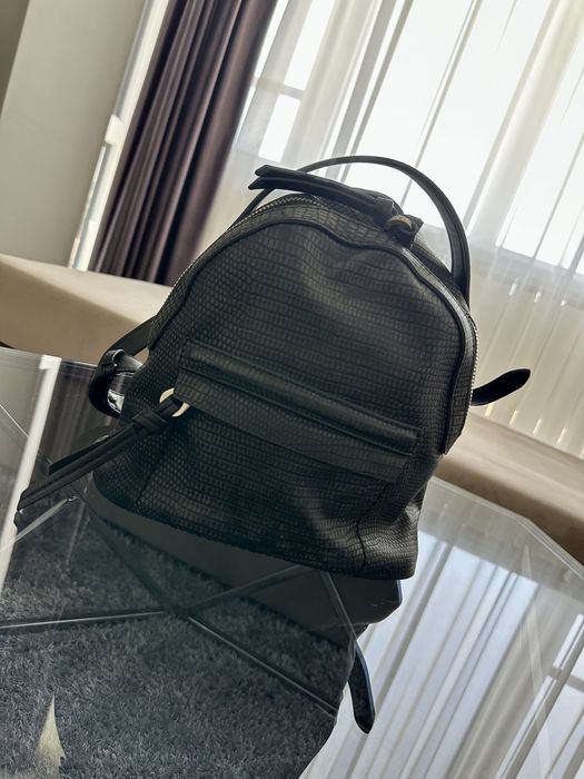 Дамска черна раничка