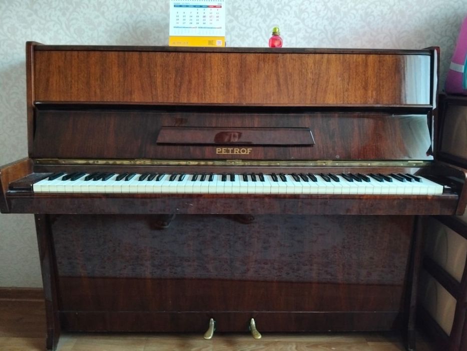 Продается Пианино PETROF