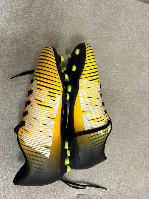 Футболни обувки NIKE MERCURIAL