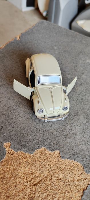 Маленькая машинка