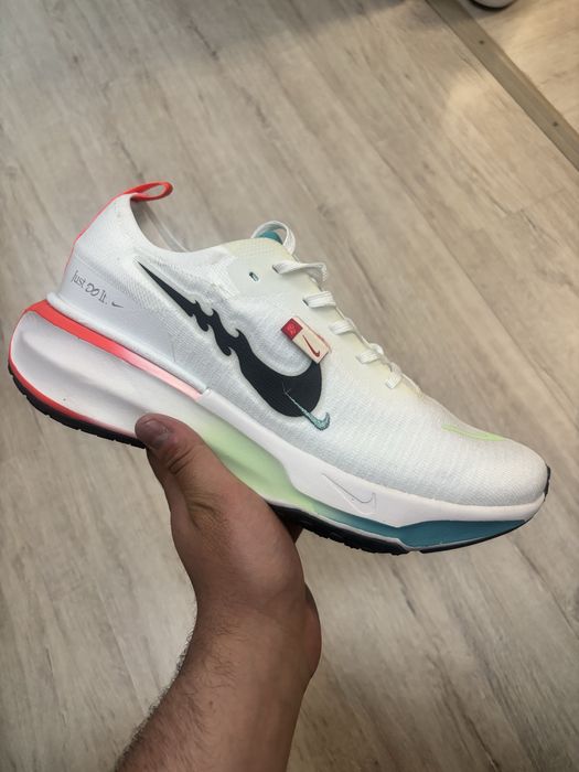 Продам мужские кроссовки