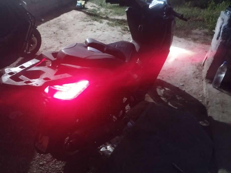 Skuter s max sotiladi 150cc