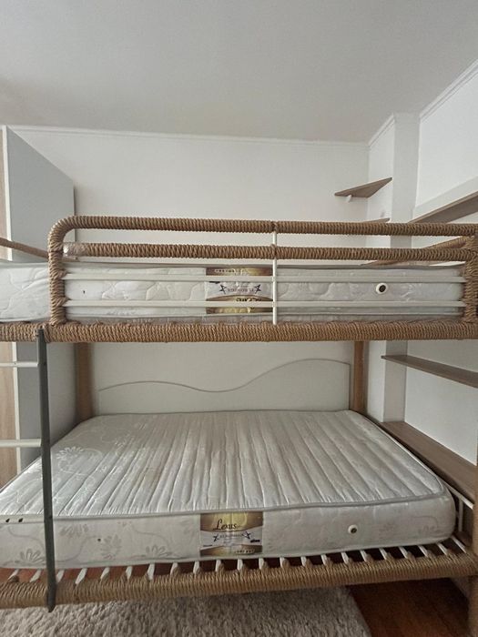 Vând pat supraetajat,