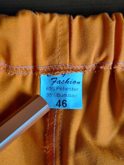 Uniforma medicala portocalie (scrubs)