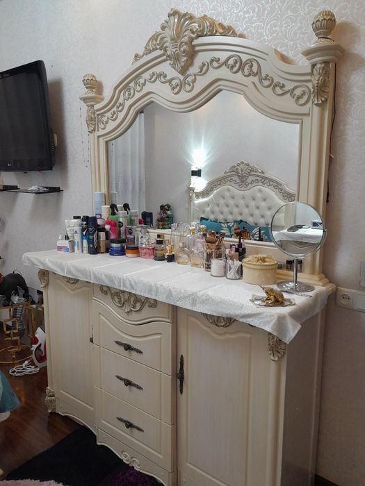 Спальный гарнитур