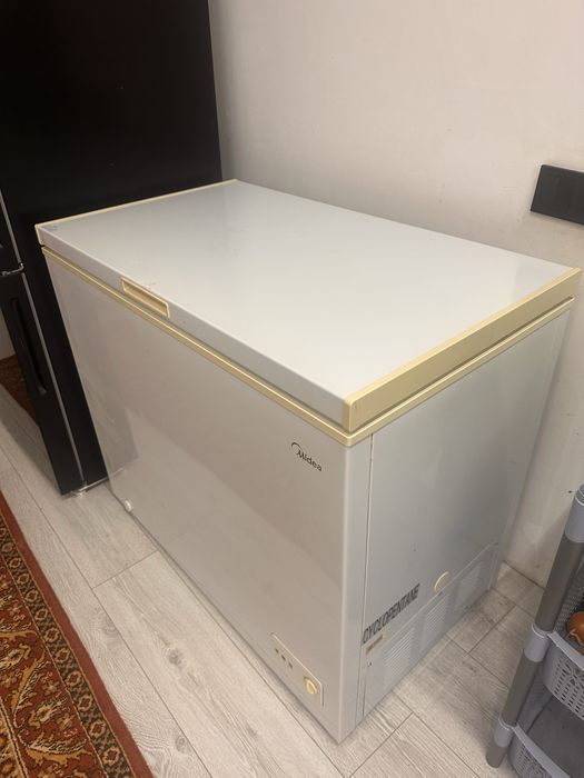 Морозильник  большой продам