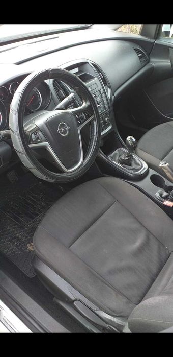 Vând Opel Astra j 1, 7 diesel 2011