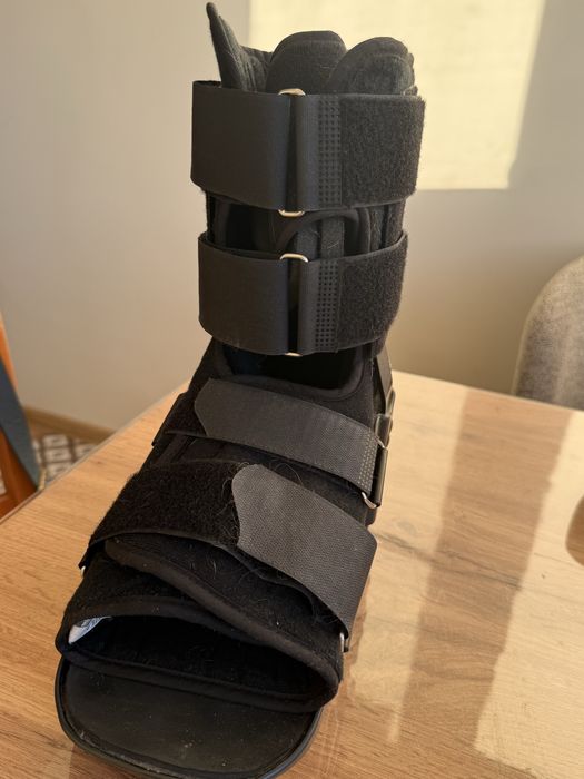 Медицински ботуш при травми размер L