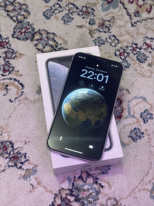 iPhone XR телефоны