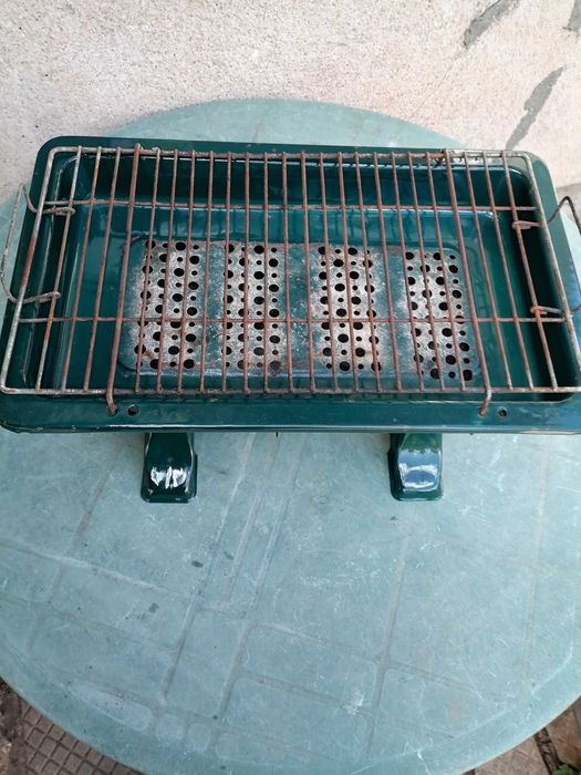 Барбекю на дървени въглища