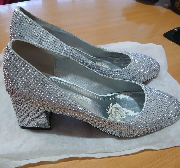 Продам женский туфли