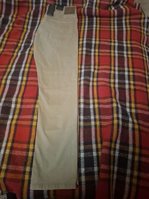 Нови бежави дънкови панталони