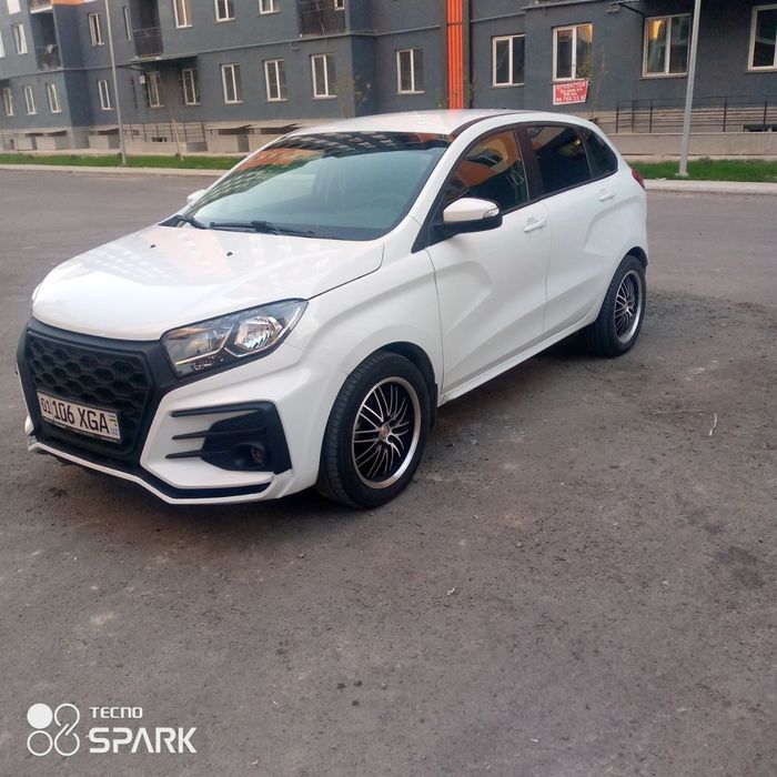Lada x-ray 1,8 sotiladi