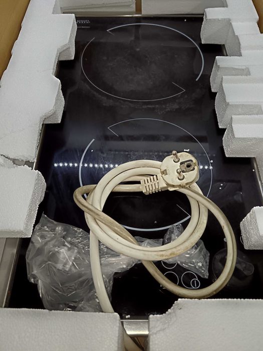 Продавам,
работещ, керамичен котлон
Model:
,,NEO DK 422,,