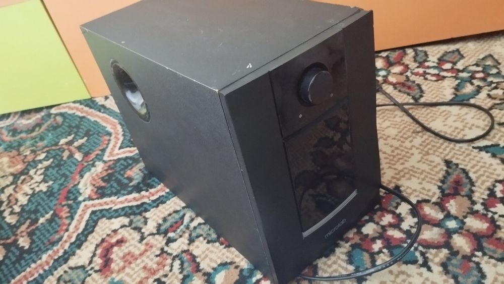 Компьютер сатылады. Касына колонкасымен