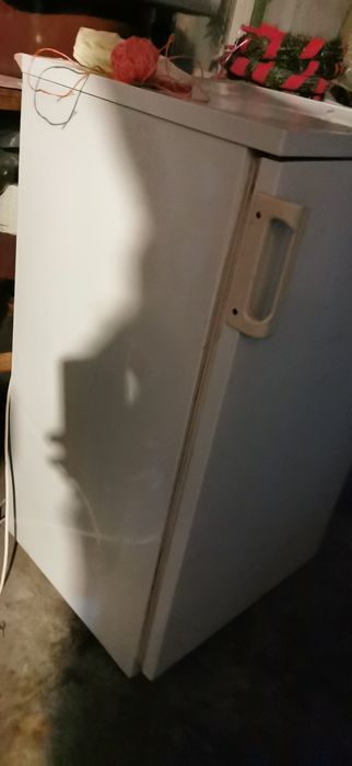 Vând congelator Artic 5 sertare.