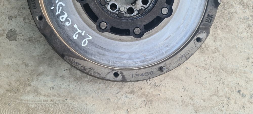 Volanta cu masa dubla Toyota Avensis T 27 ,motor 2,2 crdi,6trepte