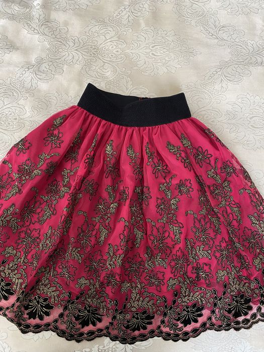 Продам 2 платья и юбку