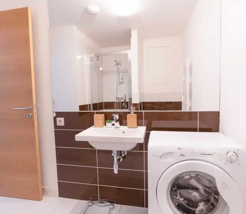 Дава се под наем Двустаен апартамент в Пловдив, Център - 60 кв.м за 285.6 € - Снимка #2