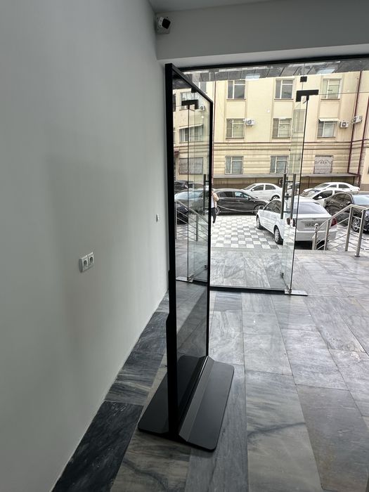 Сенсорный информационный вертикальный кисок(инфокиоск)с диагональю 55"