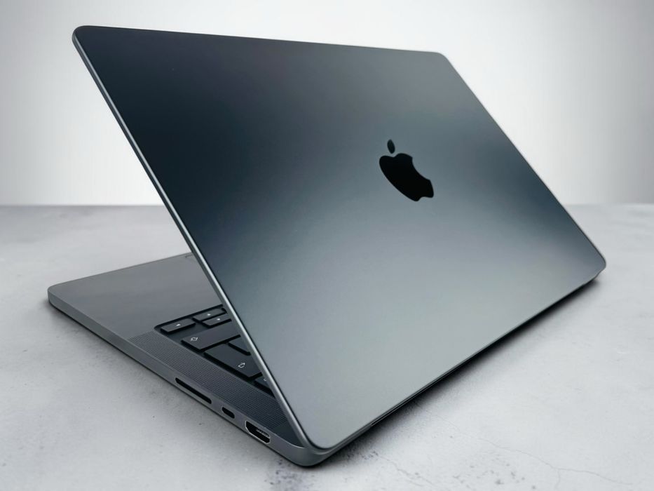 KATO НОВ! MacBook Pro 14" 2024 M4 Pro с 14C/20G 24RAM 512SSD Гаранция!