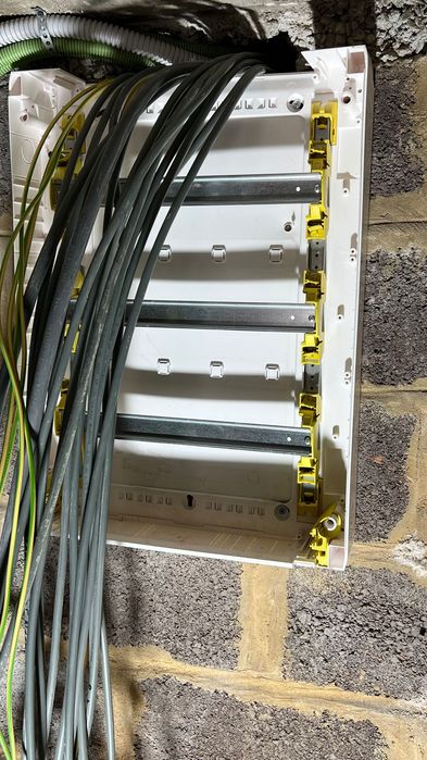 Electrician în construcții