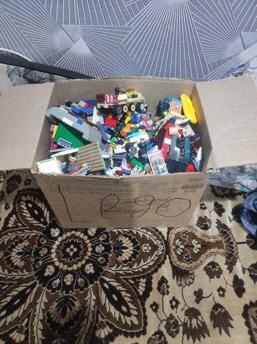 Продам Lego коробку