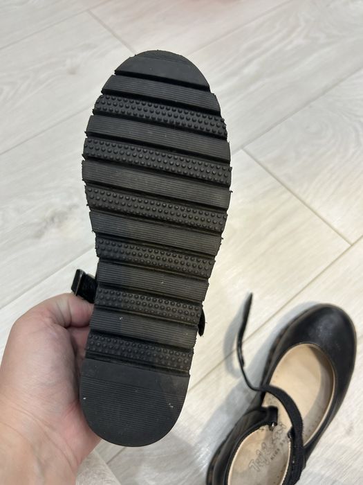 Туфли для девочки в отличном состояние