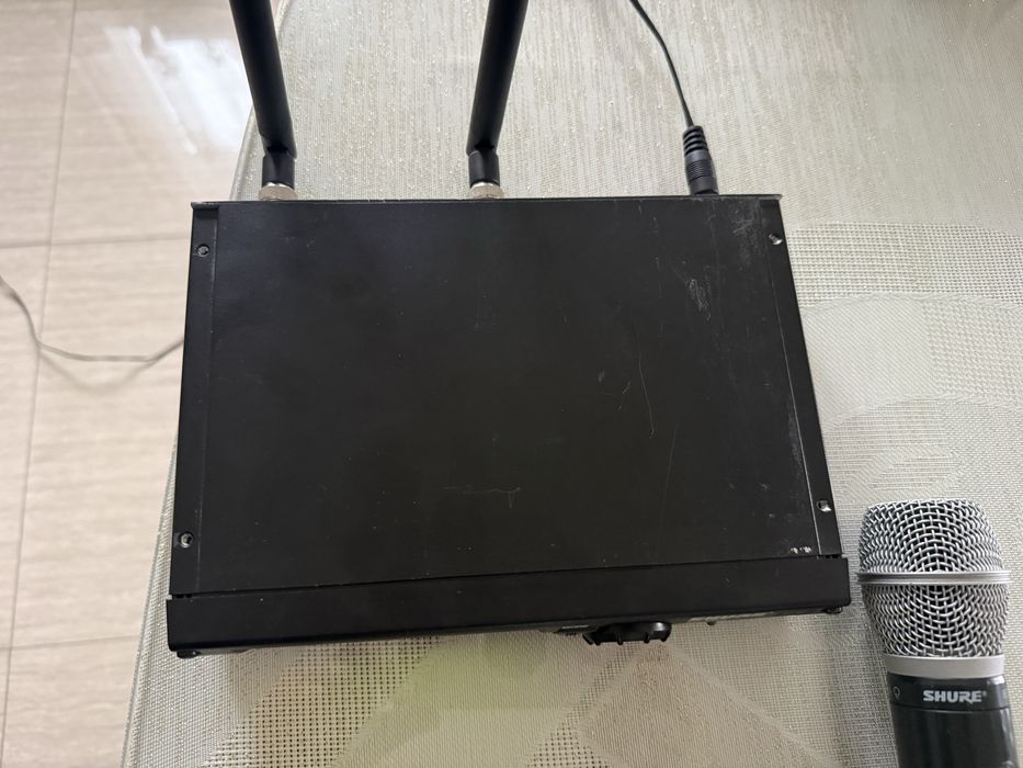 Vând shure ulx p4 cu beta 87 functioneaza perfect