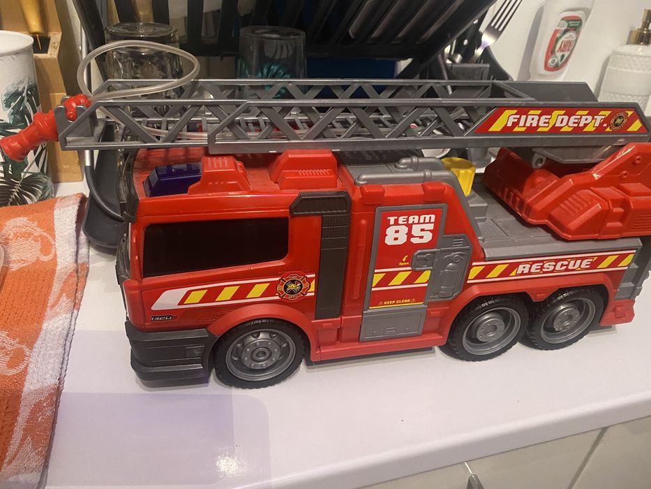 Camion pompieri cu furtun functional