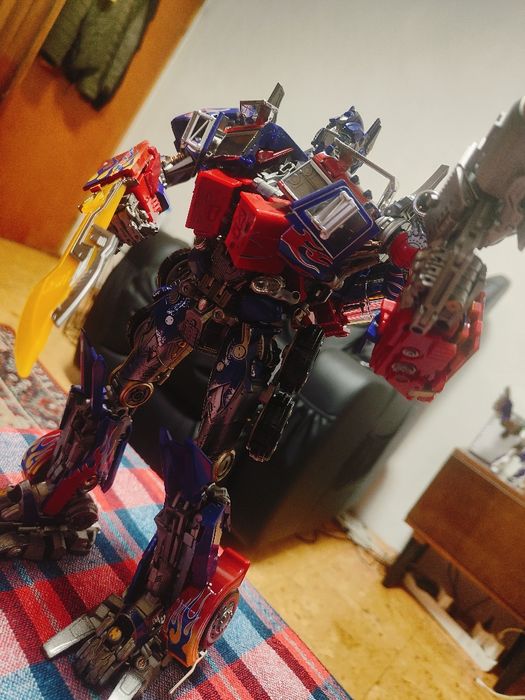 Black Apple Weijiang Optimus Prime figure
